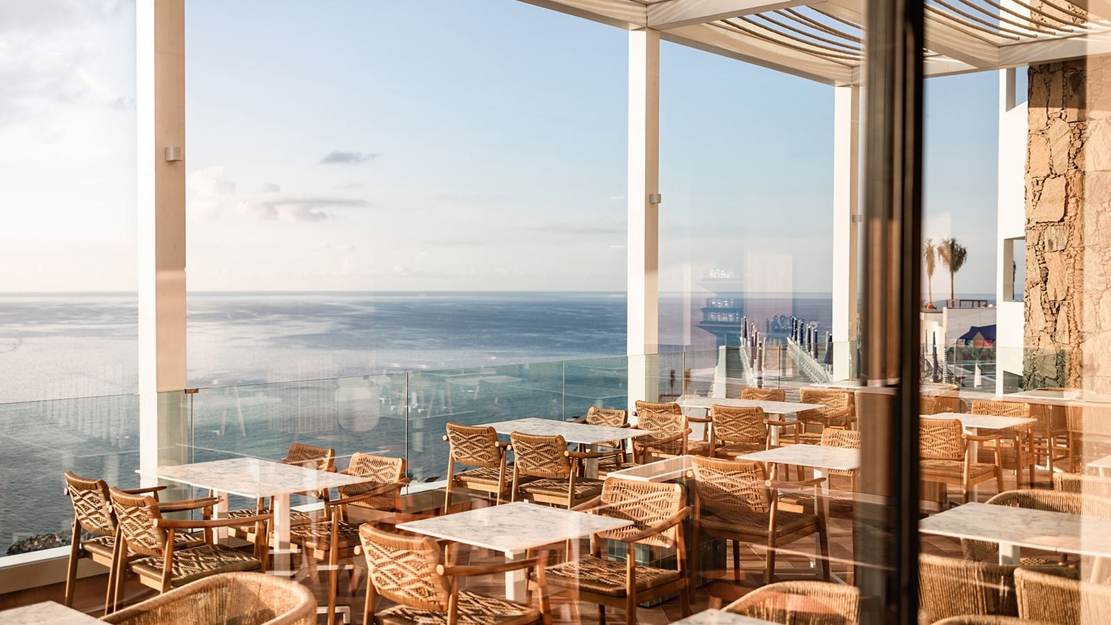 bars-pool-bar-the-all-incllusive-ends-at-2300h