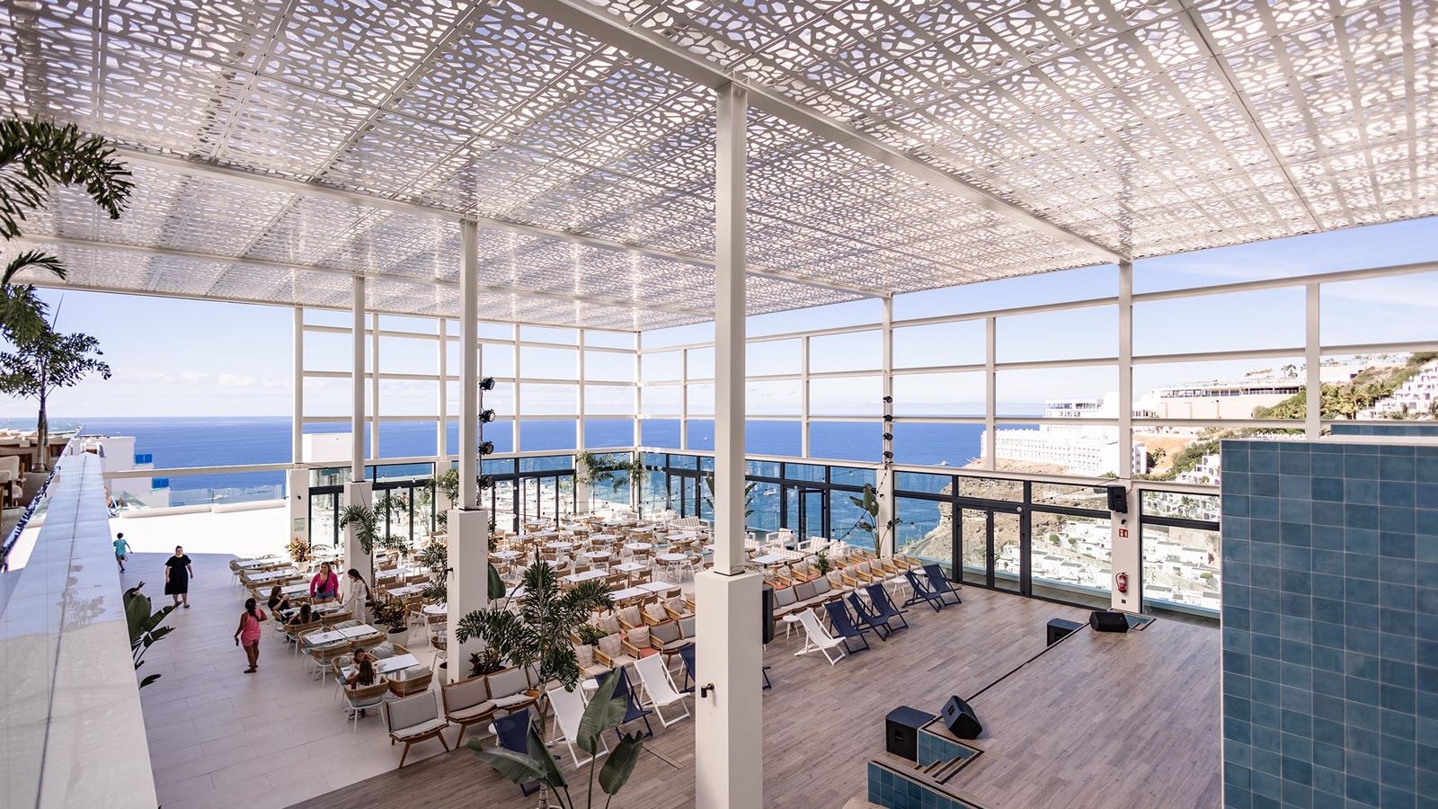 bars-pool-bar-the-all-incllusive-ends-at-2300h