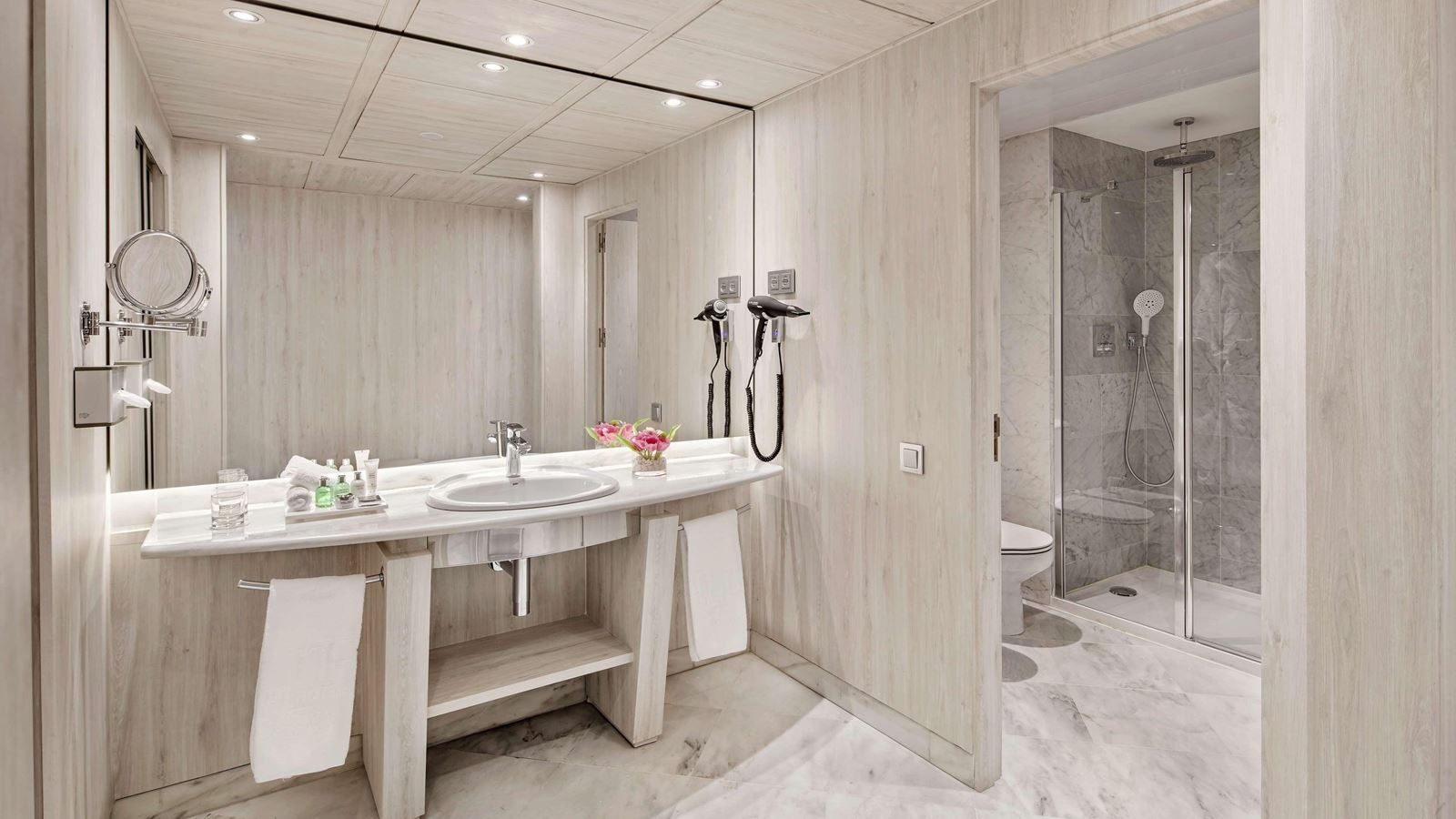 rooms-family-room-capacity-4