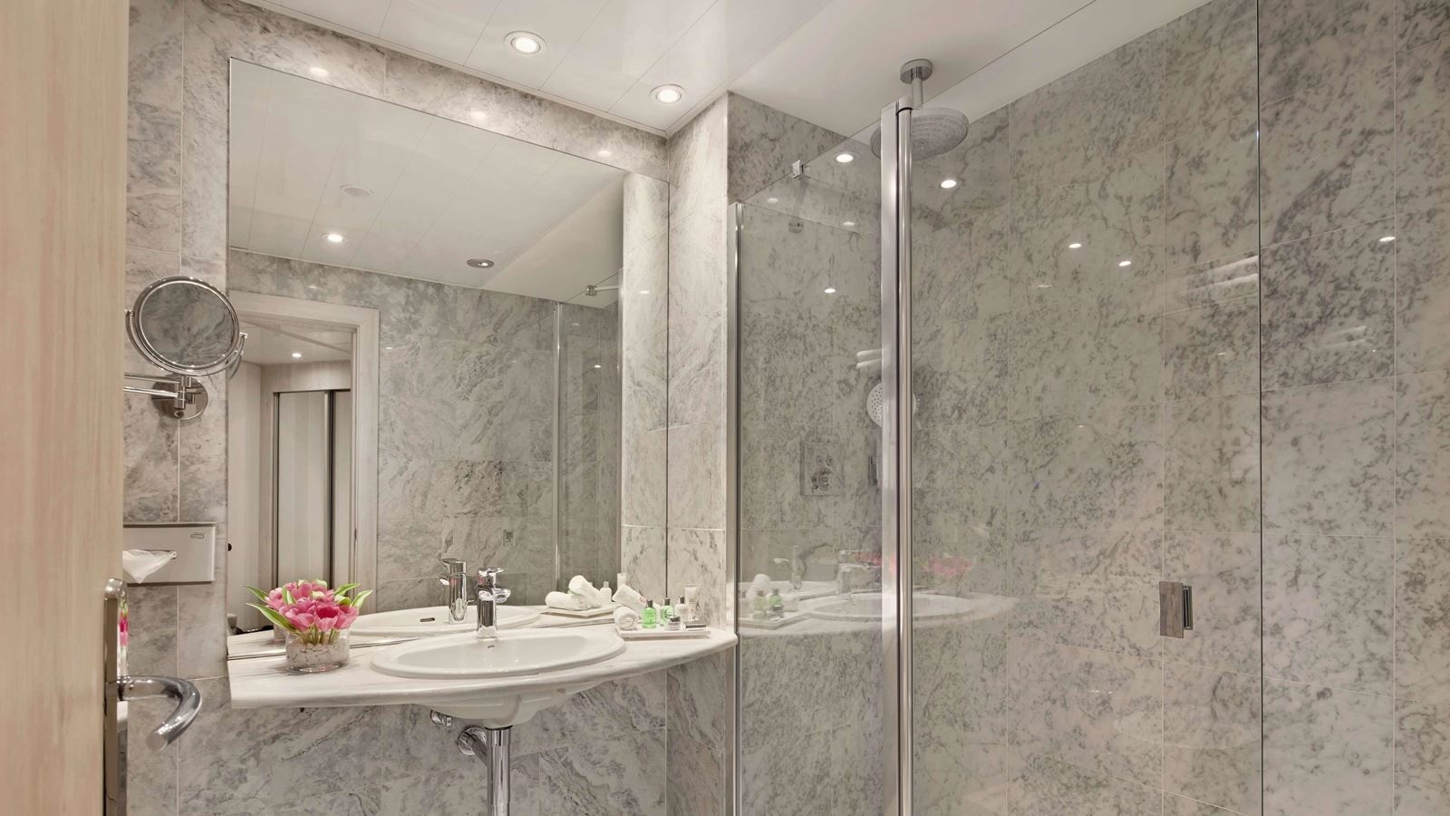 rooms-family-room-capacity-4