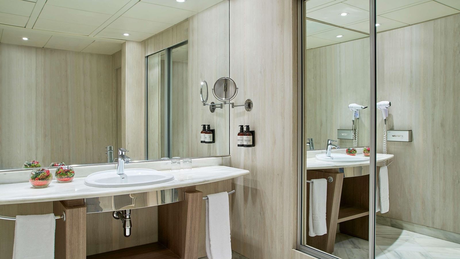 rooms-family-room-capacity-4