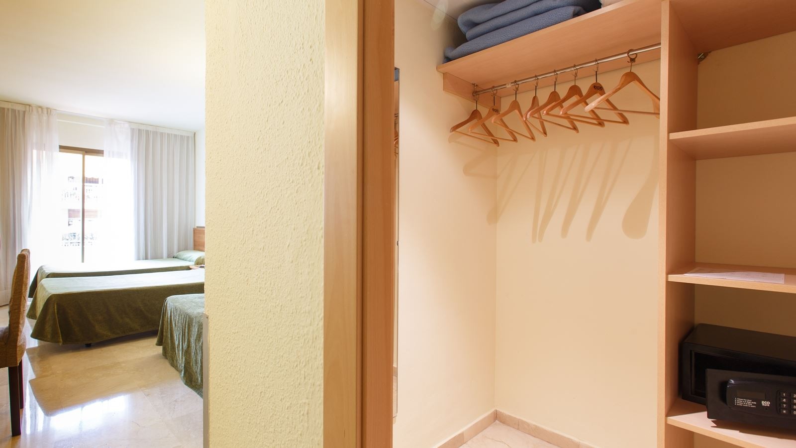 rooms-double-superior-with-views