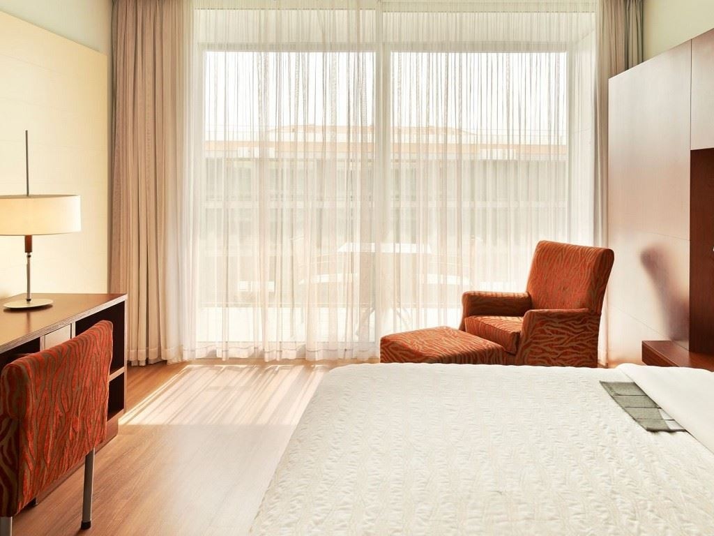 rooms-deluxe-room-lateralseaview-balcony-or-terrace