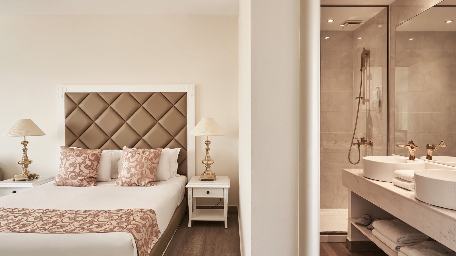 rooms-superior-room-pool-view