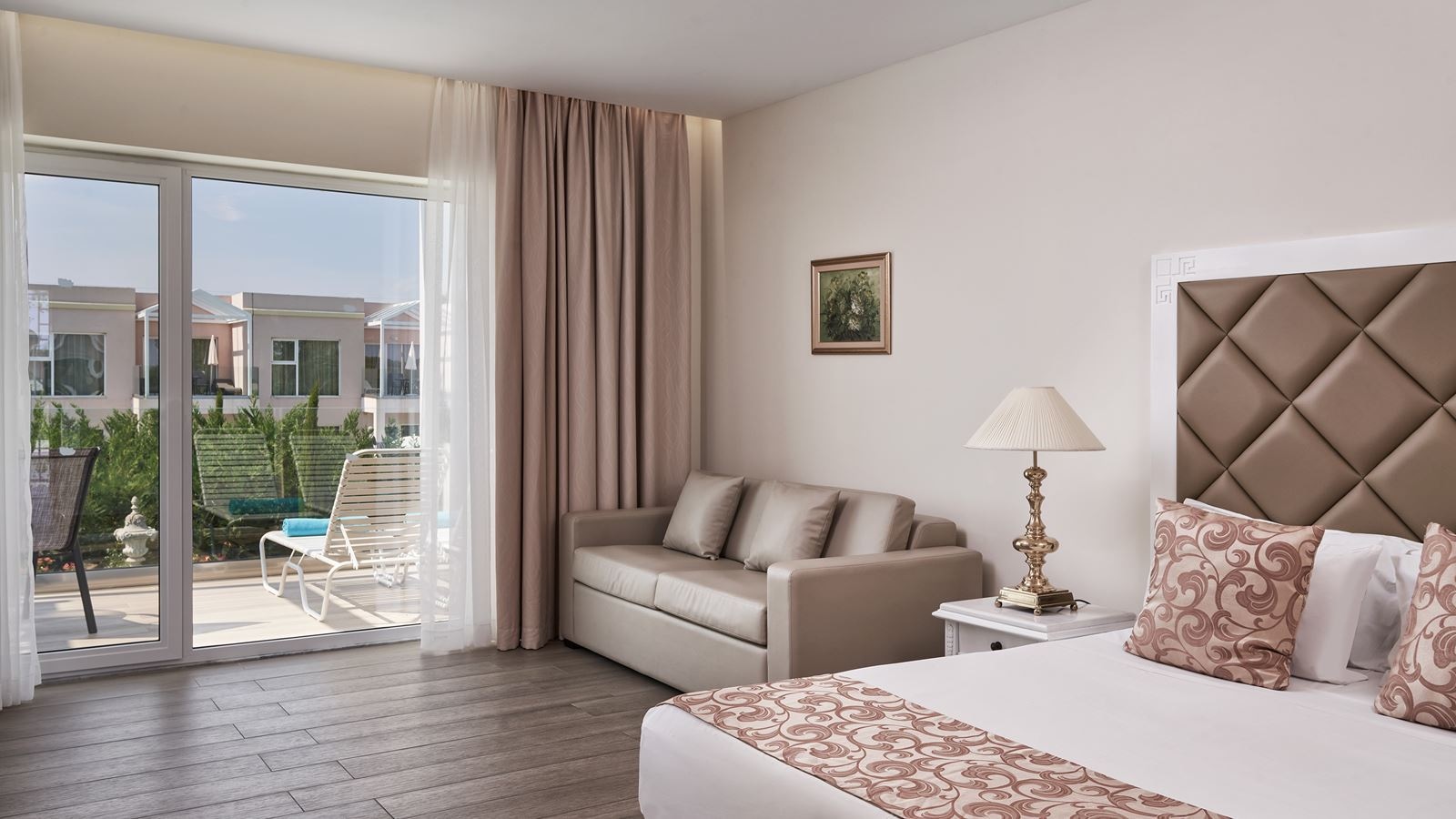 rooms-superior-room-pool-view