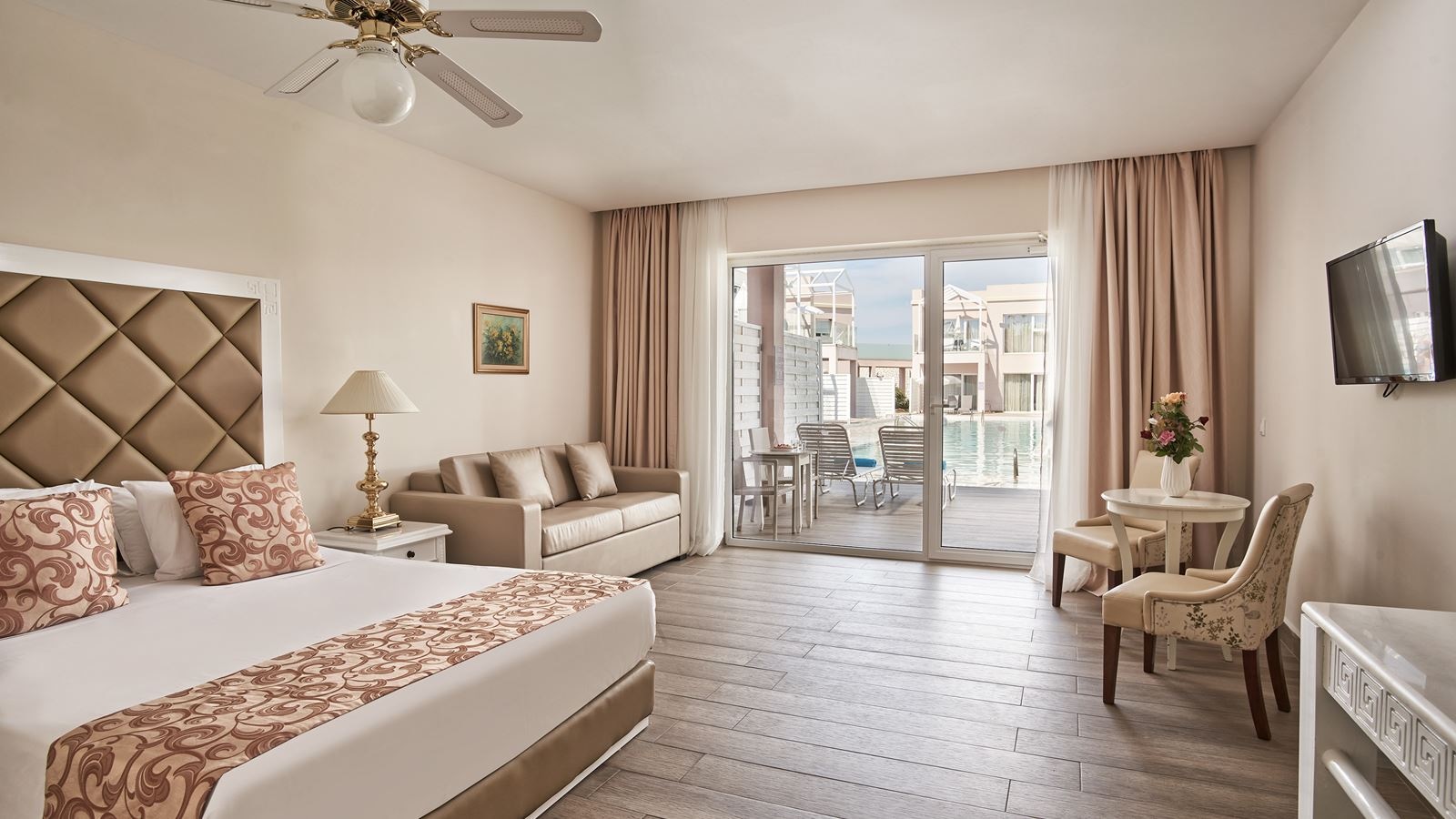 rooms-superior-swimup-room