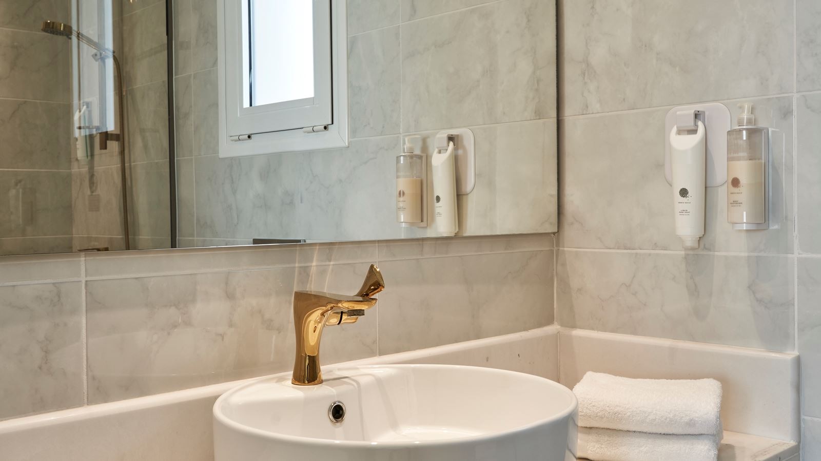 rooms-junior-suite-with-shared-pool