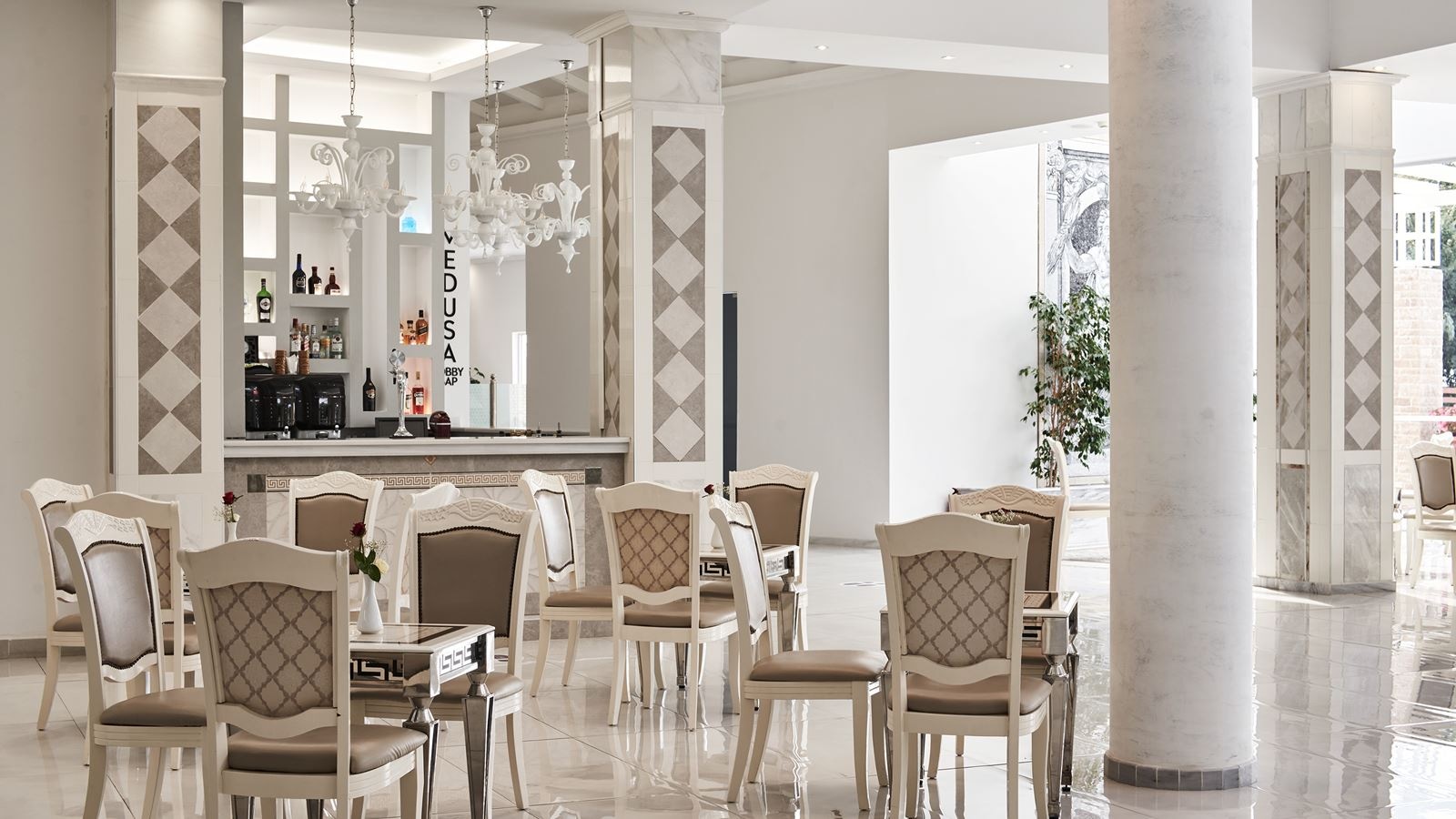 bars-medusa-lobby-bar