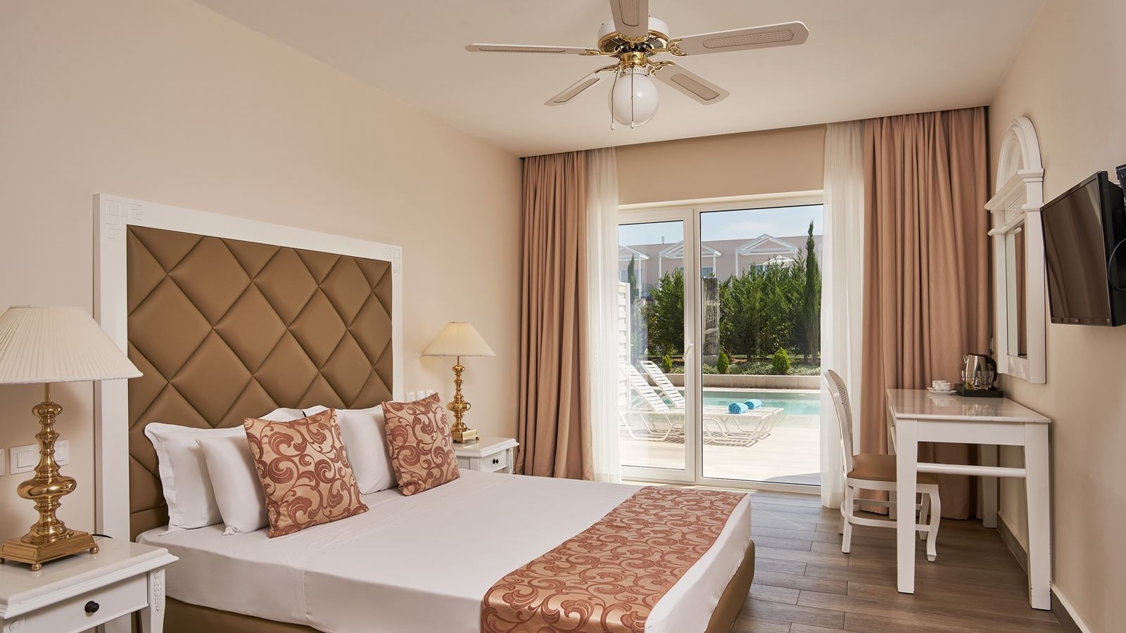 rooms-junior-suite-with-shared-pool