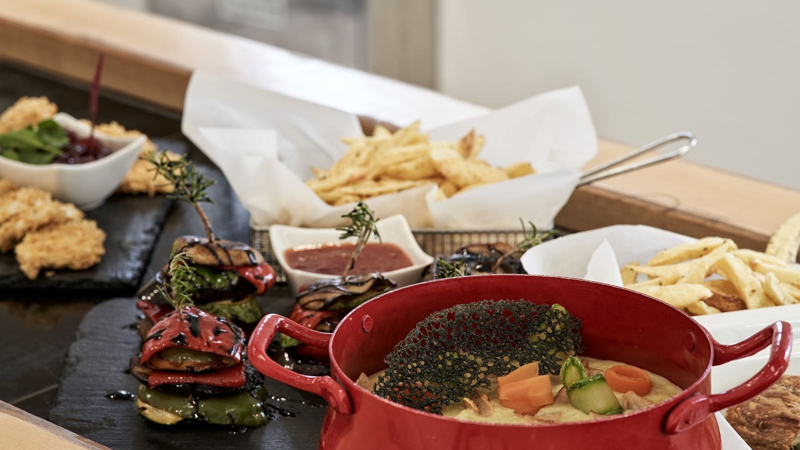 restaurants-ermis-main-restaurant