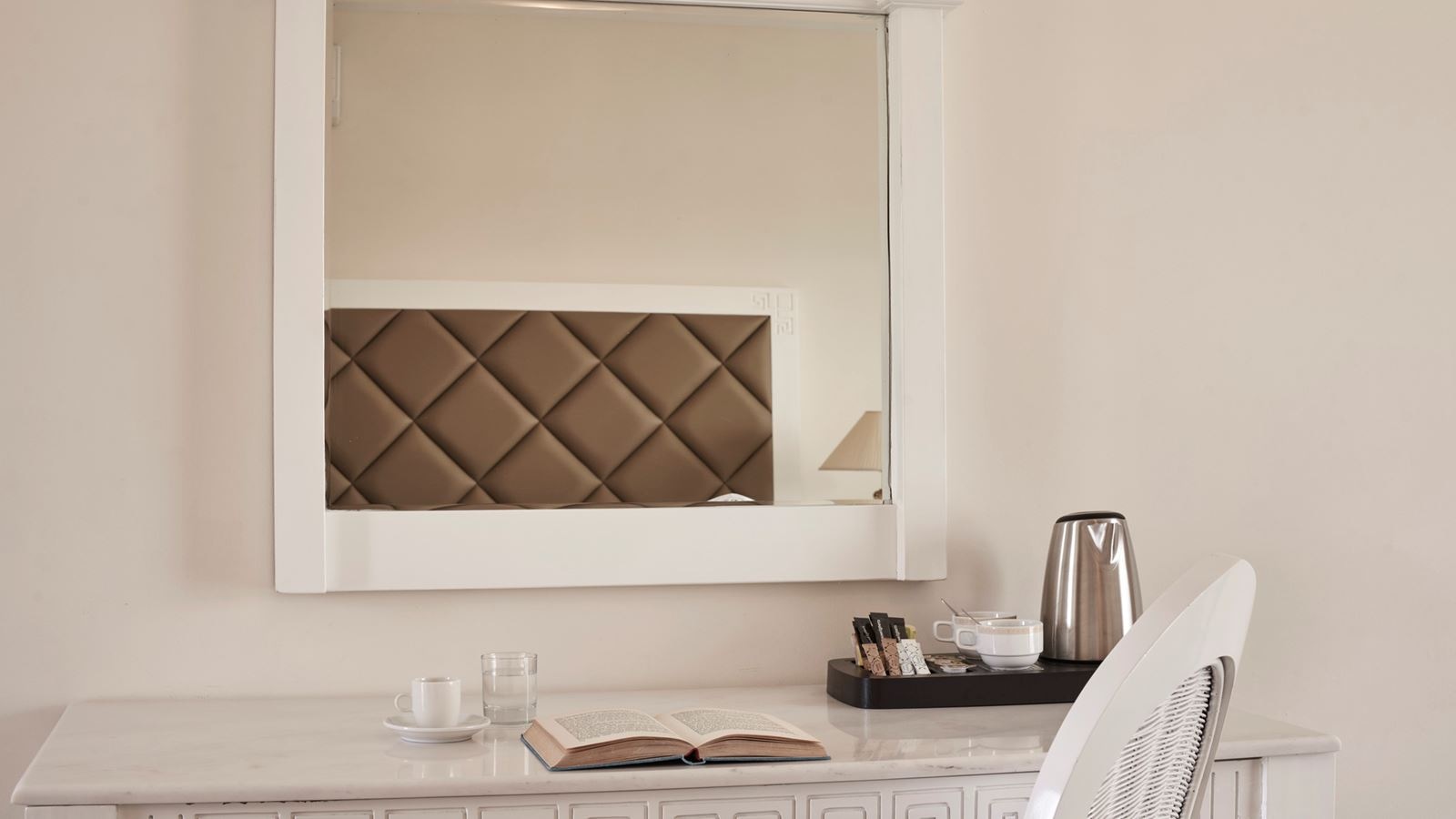 rooms-superior-room-pool-view