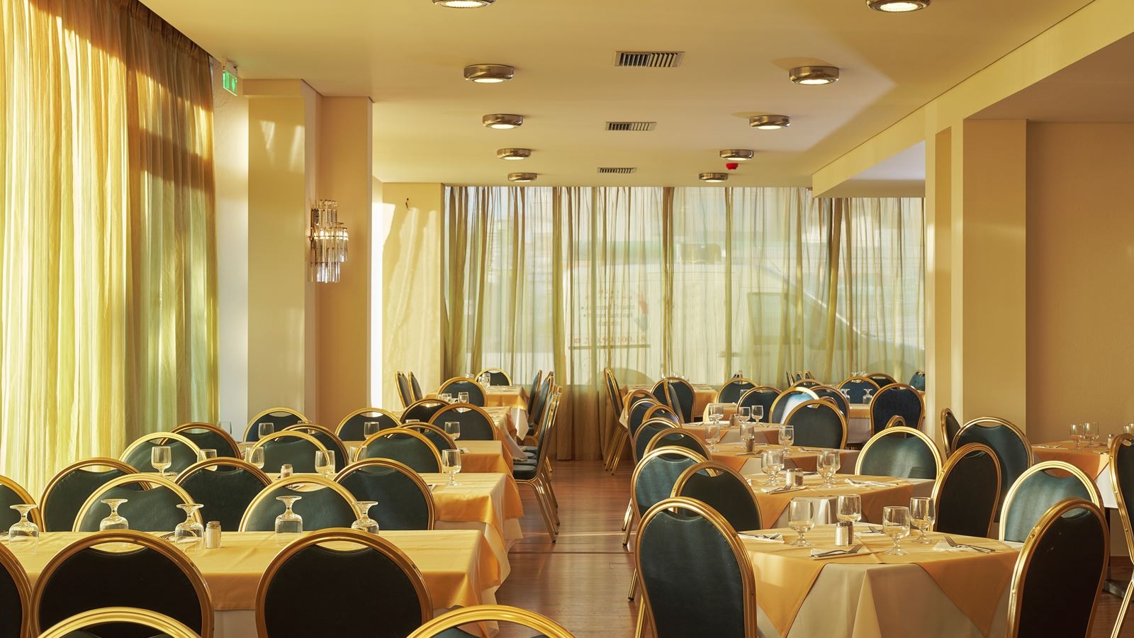 restaurants-restaurants