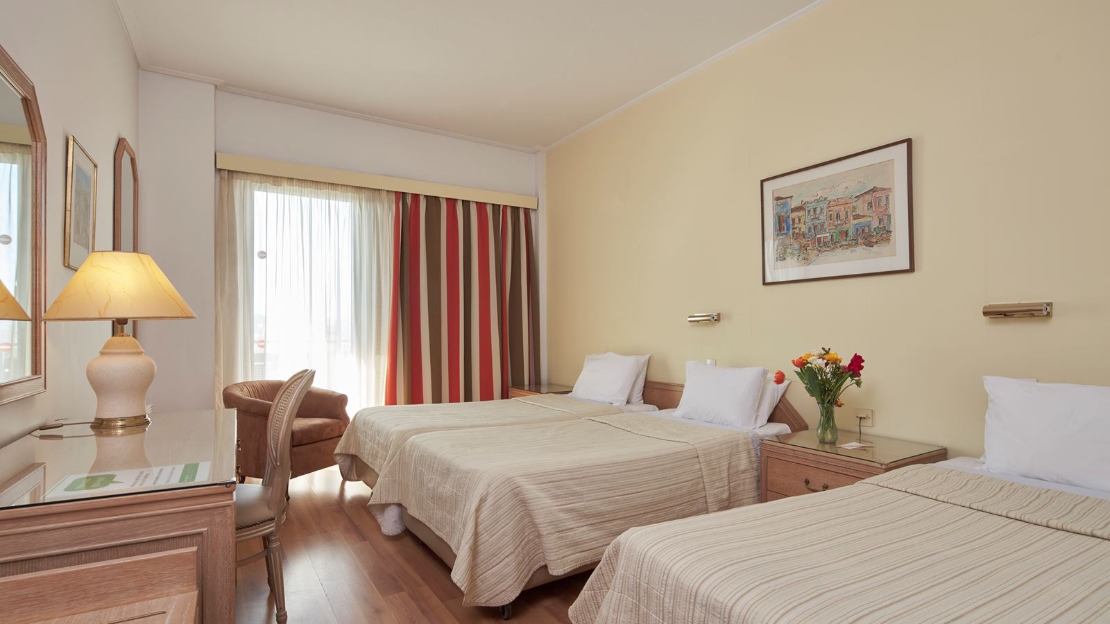 rooms-family-room-superior-city-view