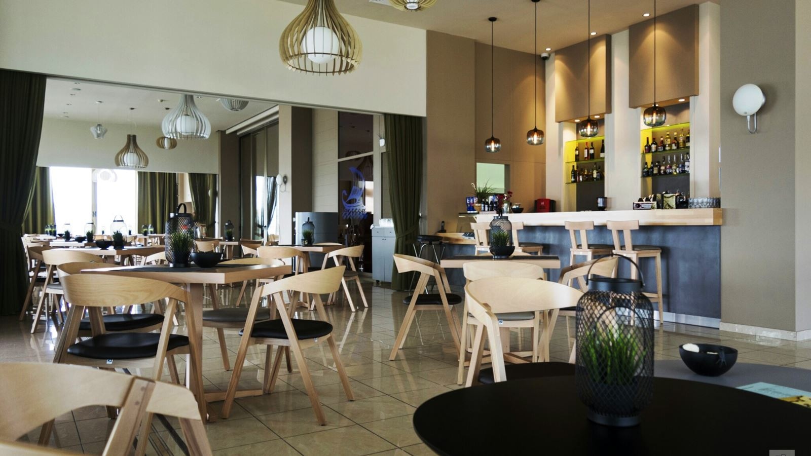 restaurants-restaurants