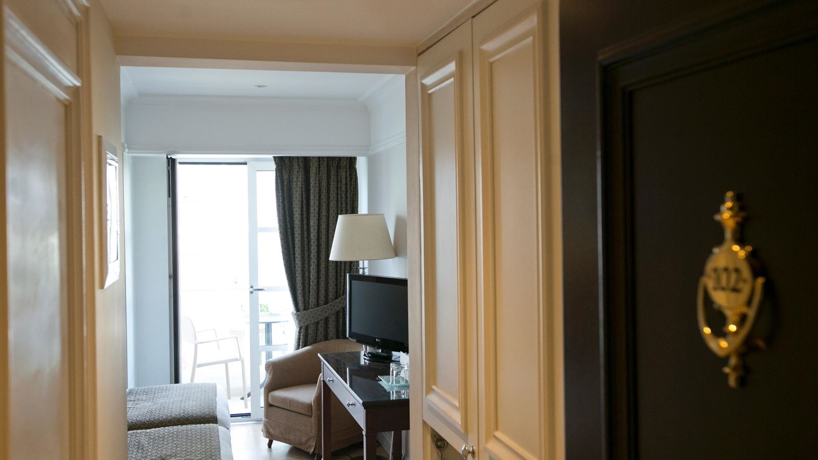 rooms-single-with-views