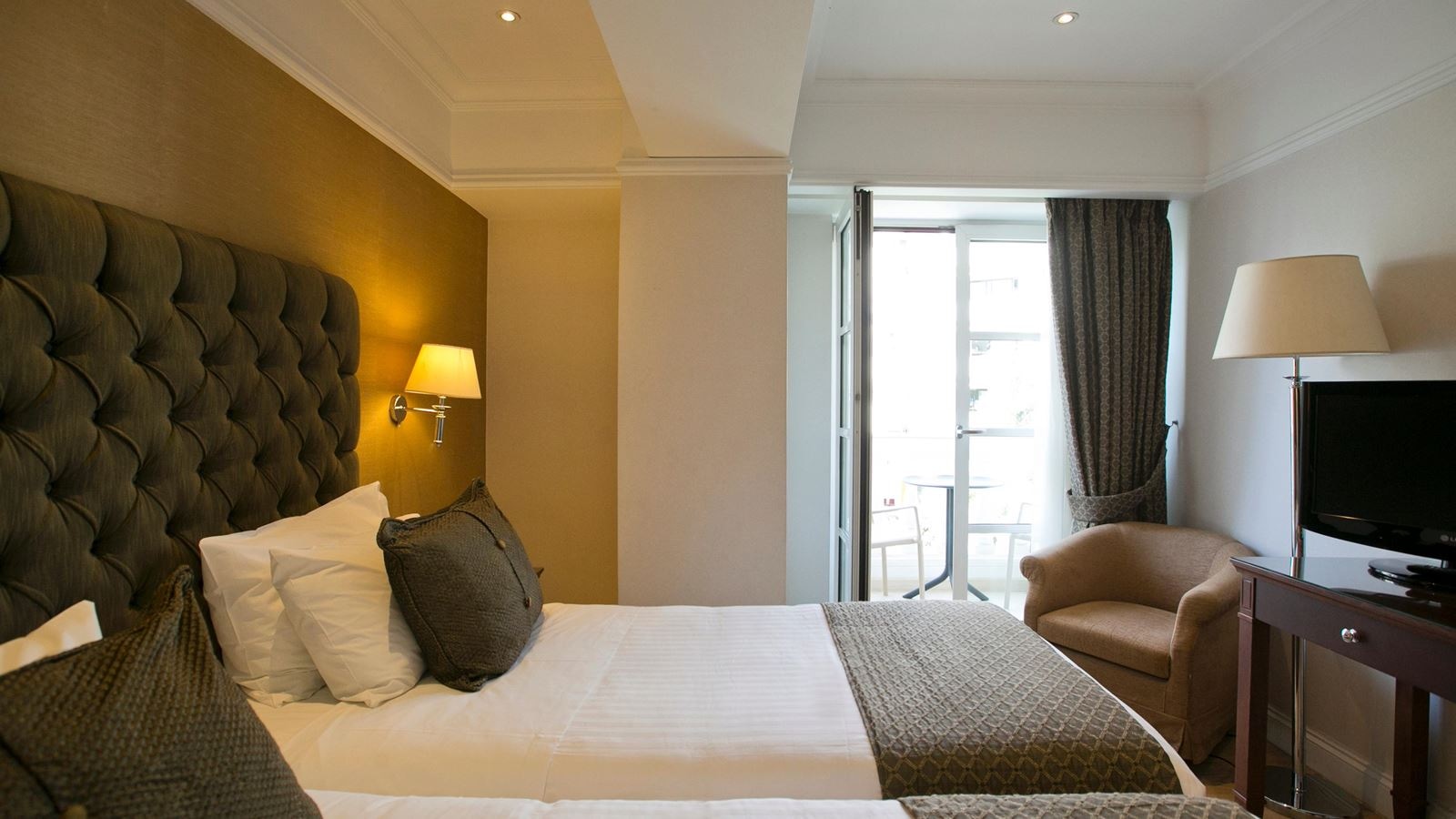 rooms-single-with-views