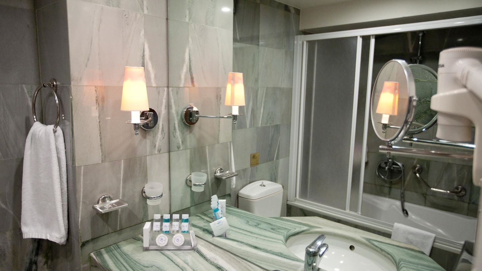 rooms-single-with-views