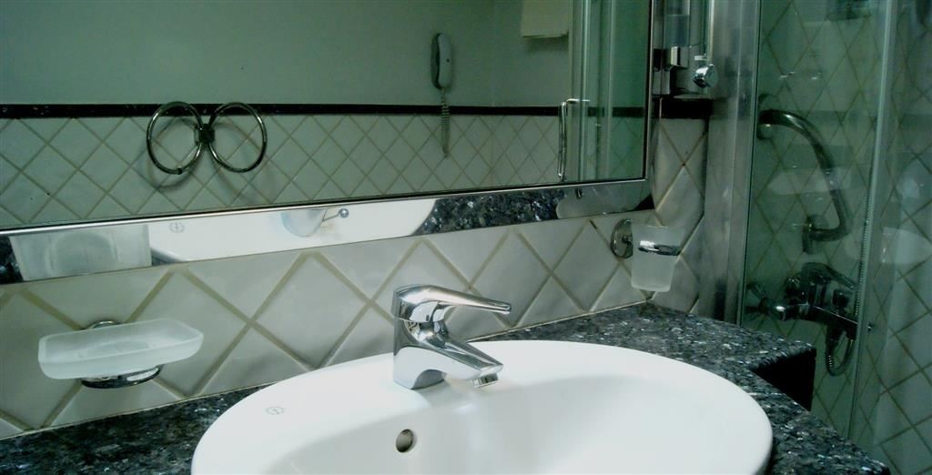 rooms-double-or-twin-with-balcony