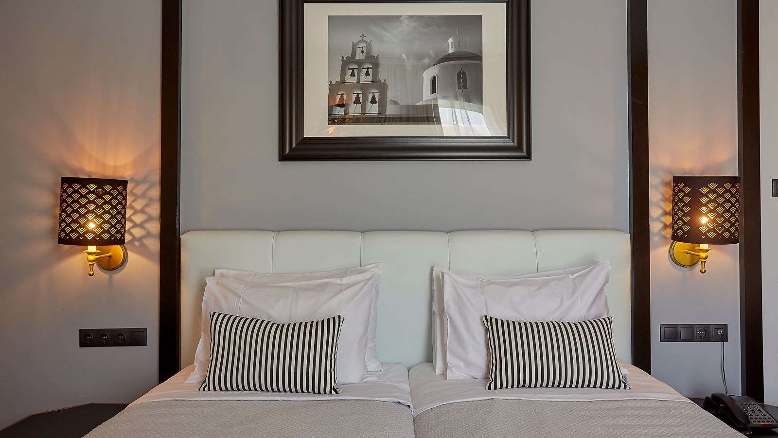 rooms-family-room-garden-view-king-bed