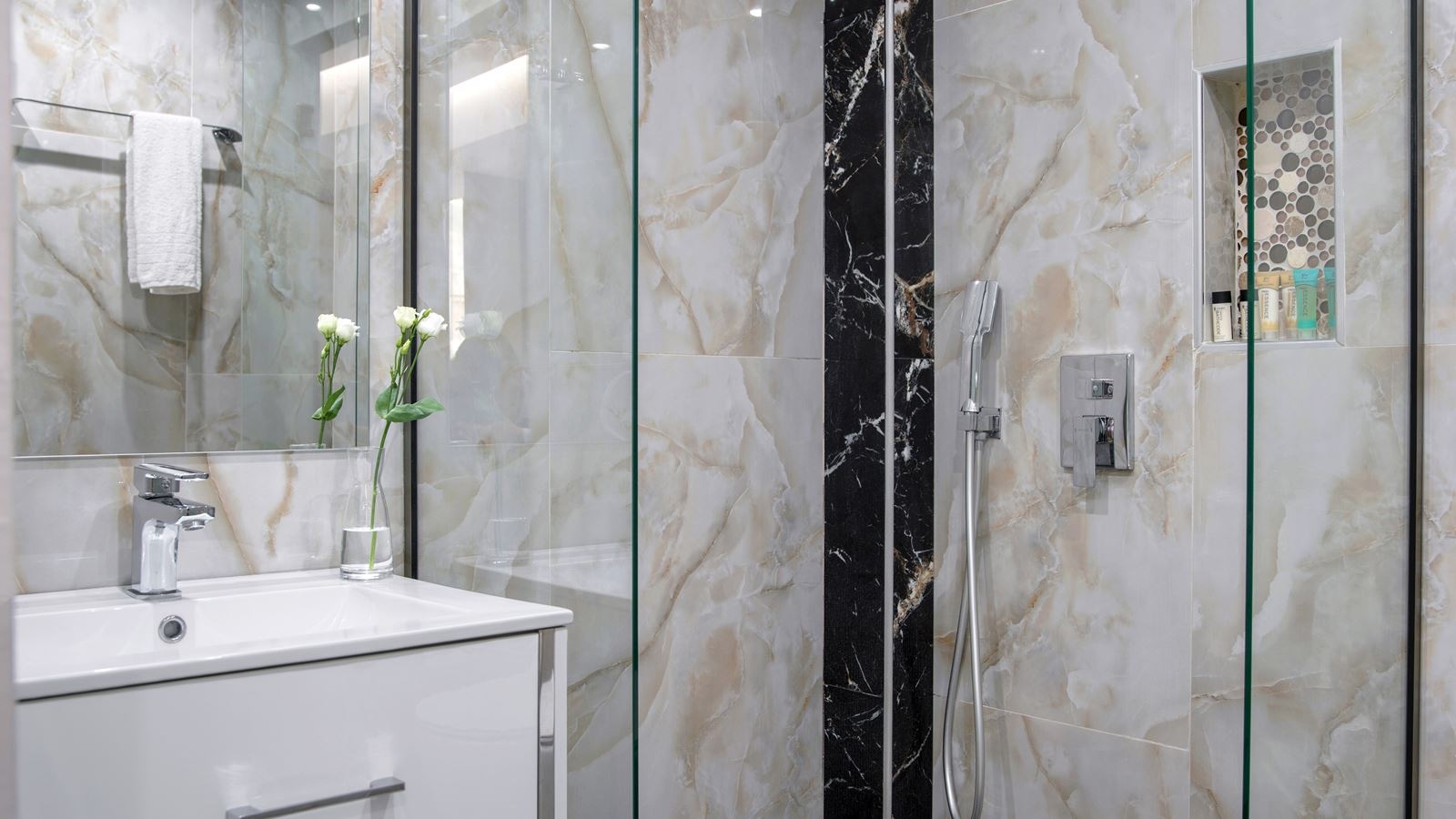 rooms-quadruple-deluxe