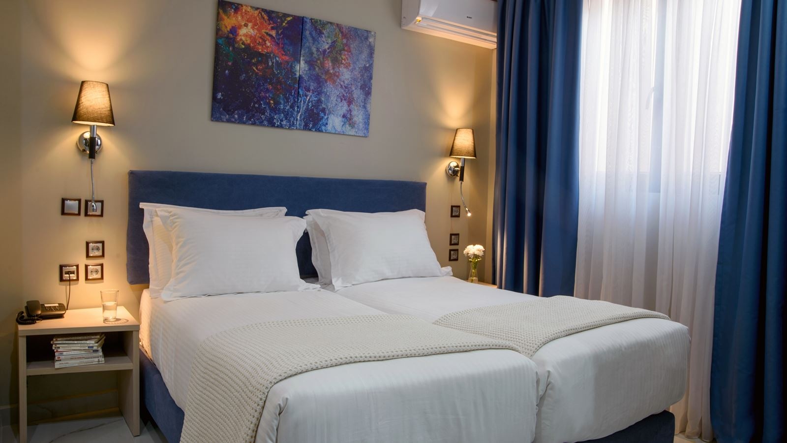 rooms-junior-suite-queen-size-bed