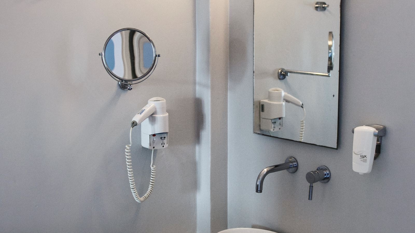 rooms-apartment-with-double-bed