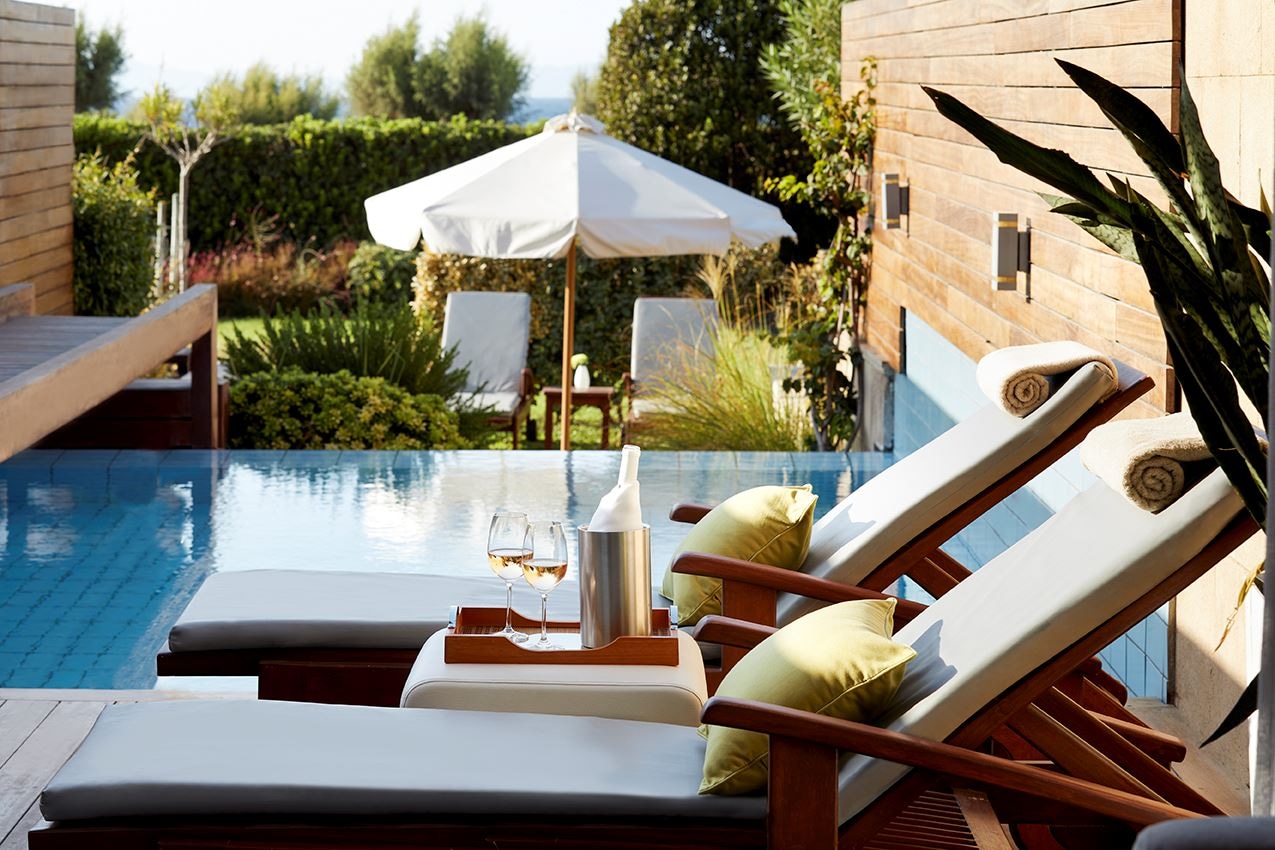 rooms-elite-suite-private-pool-and-garden-partial-sea-view