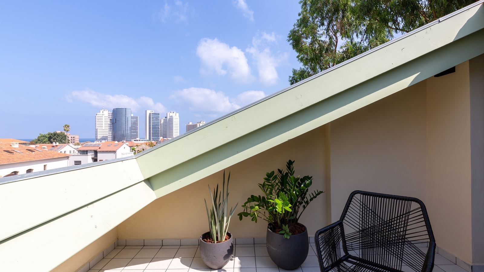 rooms-bed-in-dormitory-bunk-bed