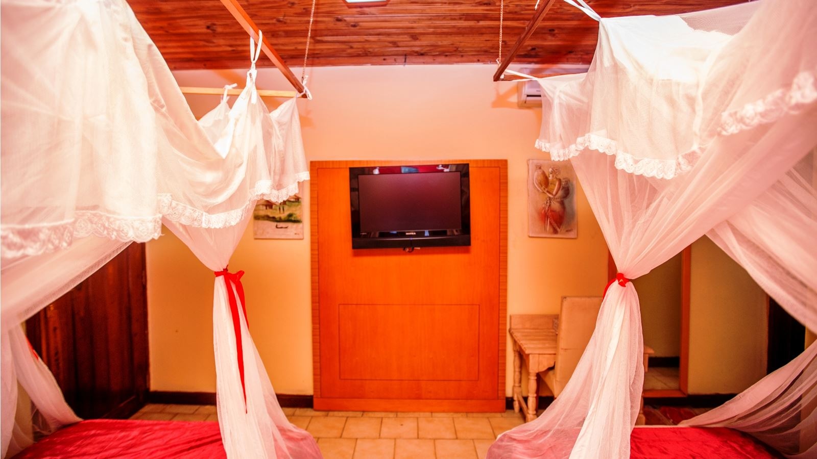 rooms-single-queen-size-bed