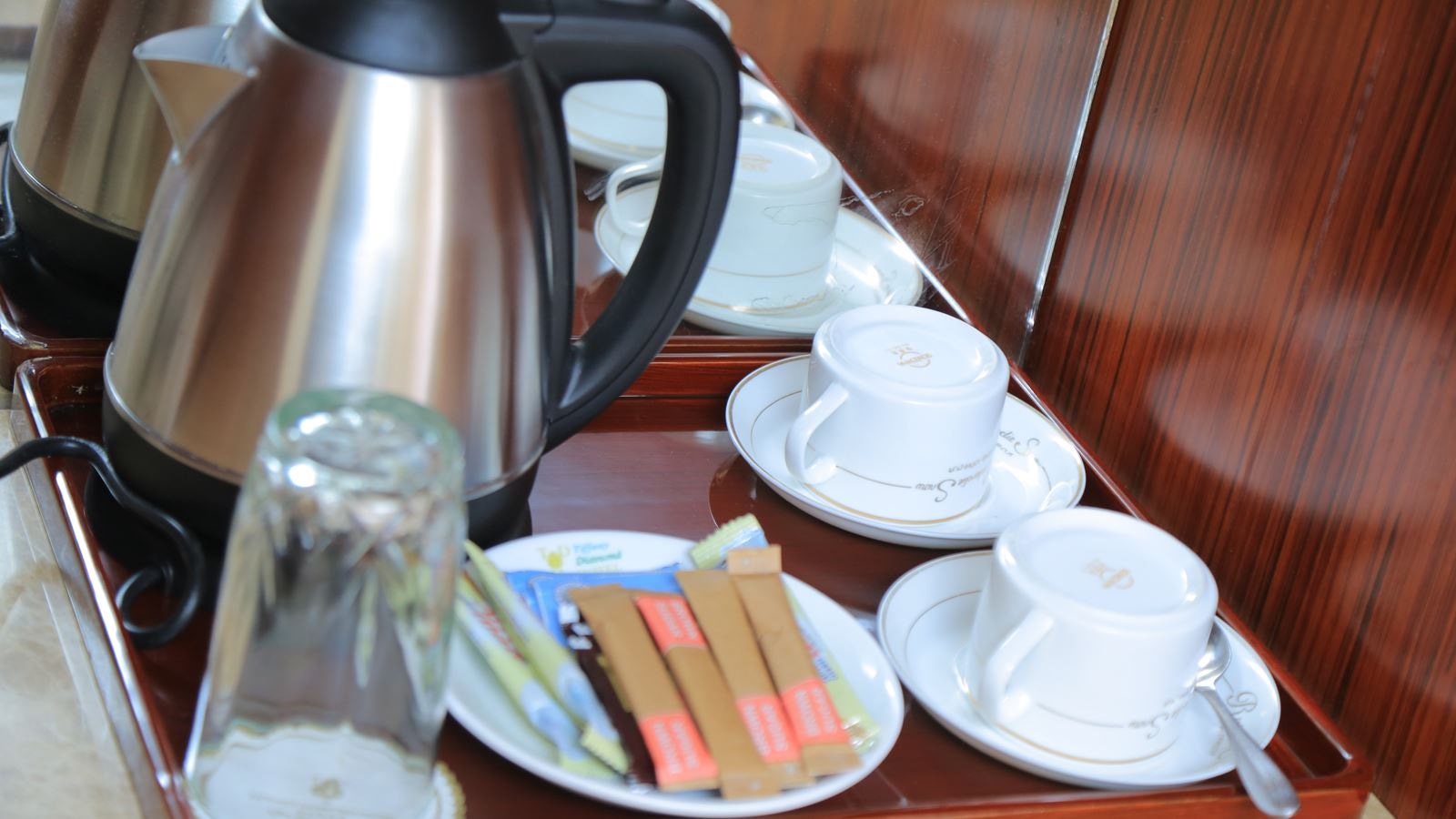 rooms-double-deluxe-king-bed