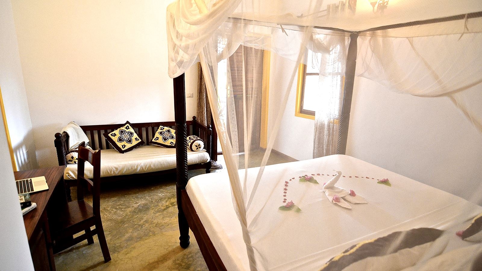 rooms-double-garden-view