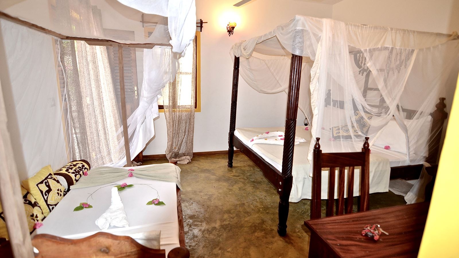 rooms-triple-garden-view