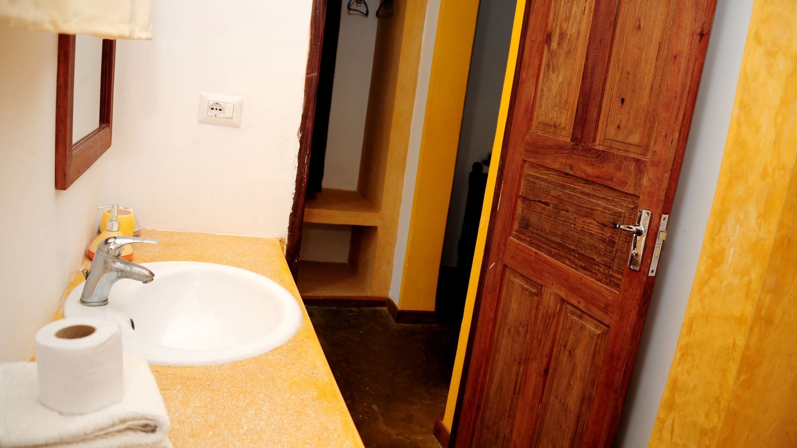 rooms-single-garden-view