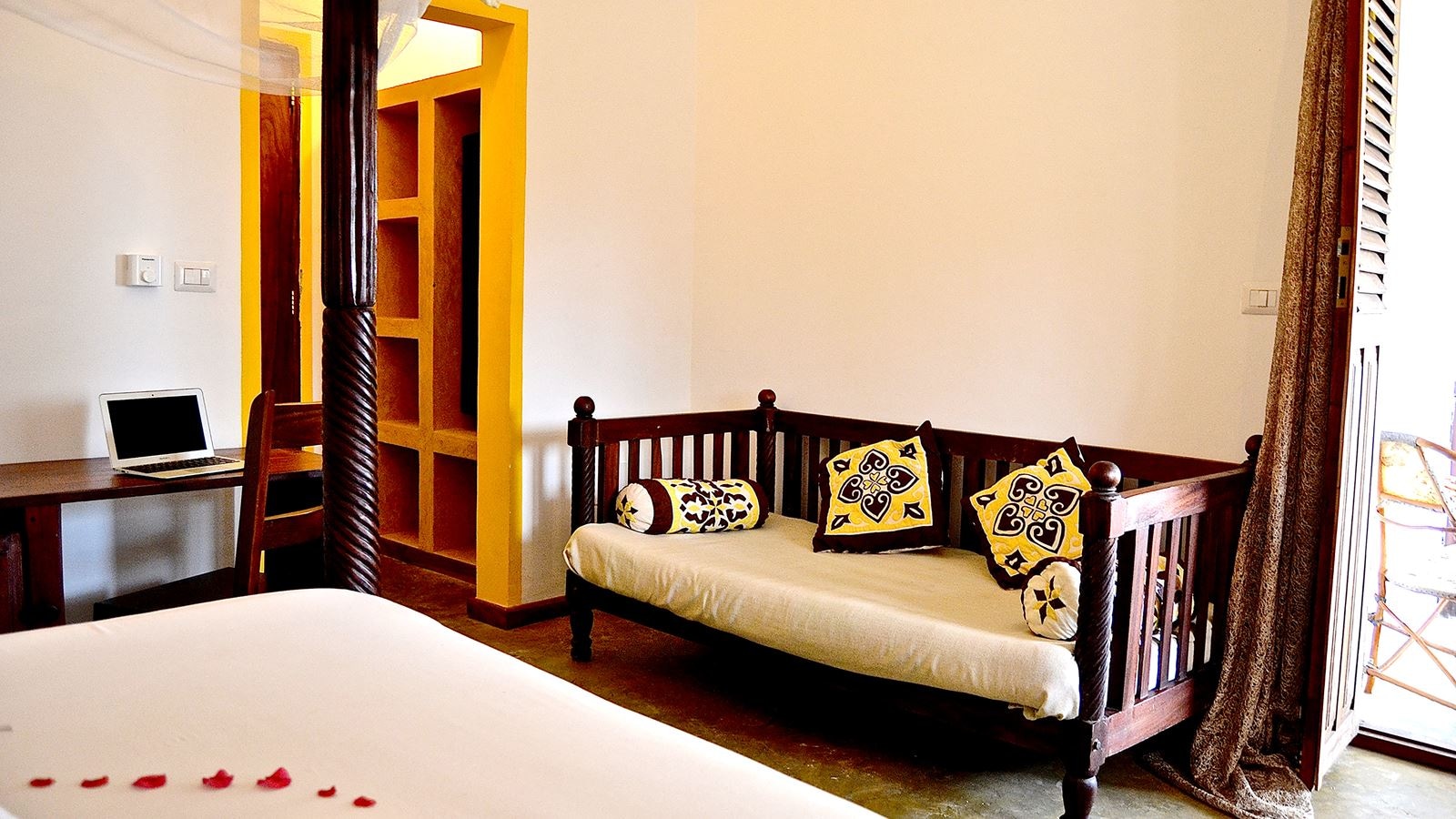 rooms-triple-garden-view