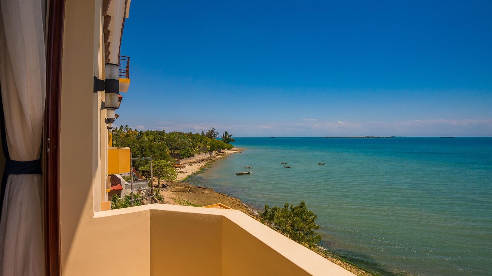 rooms-double-single-use-ocean-front-two-bedrooms