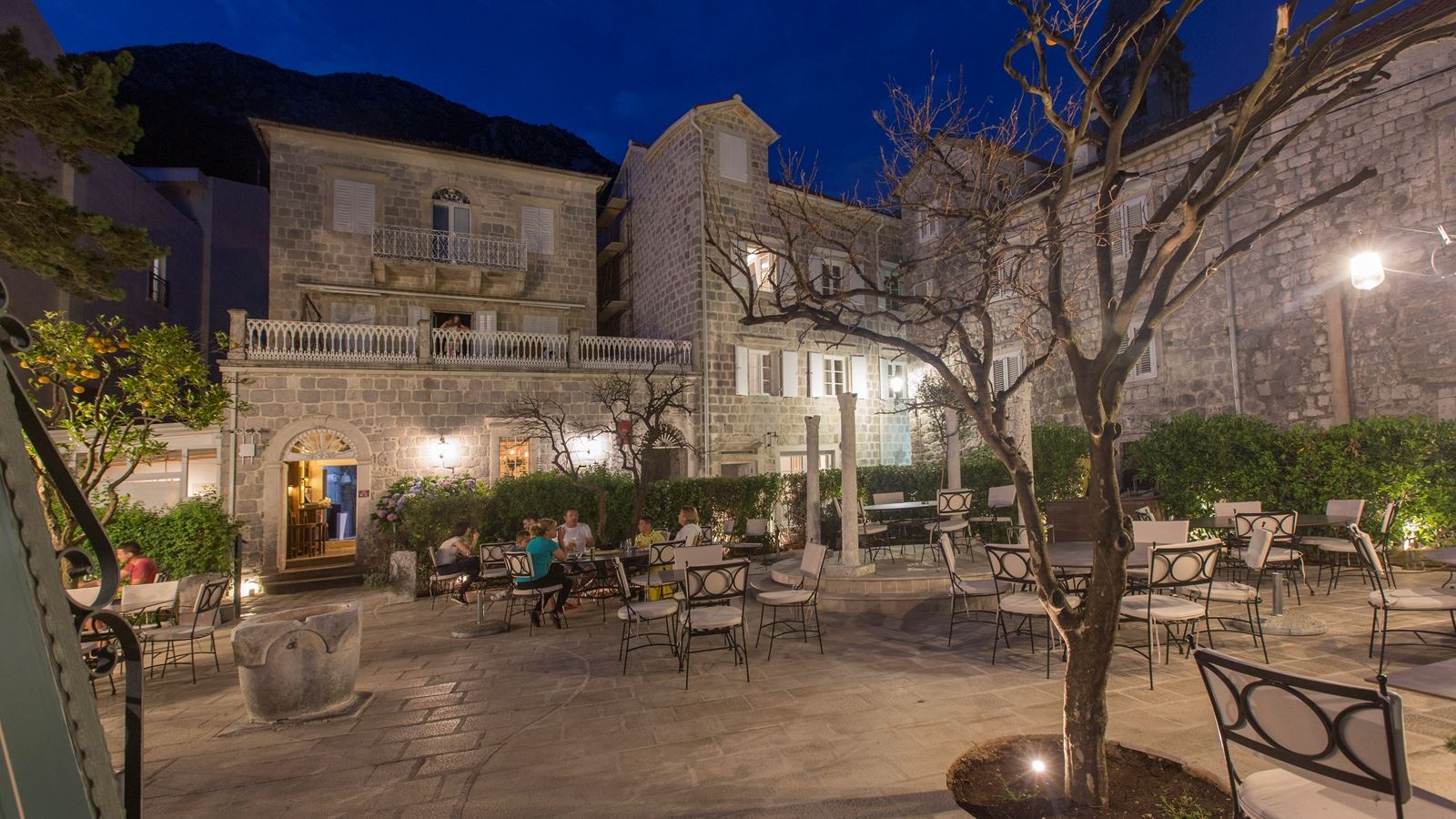 restaurants-restaurants