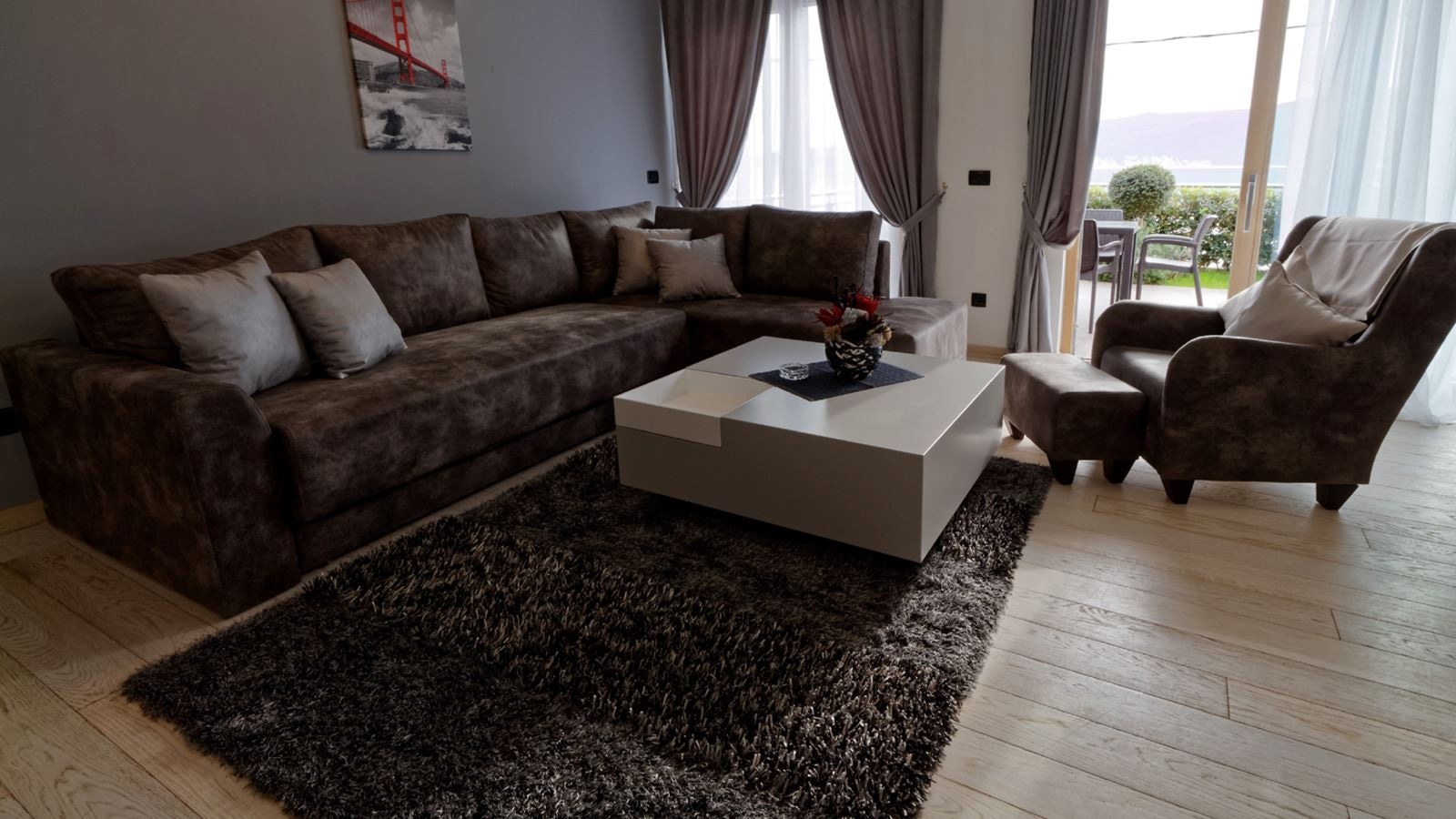 rooms-apartment-two-bedrooms-with-terrace