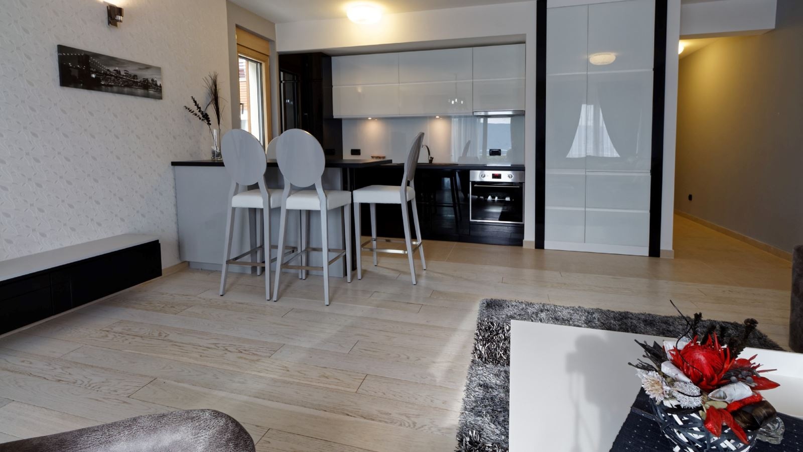 rooms-apartment-two-bedrooms-with-terrace