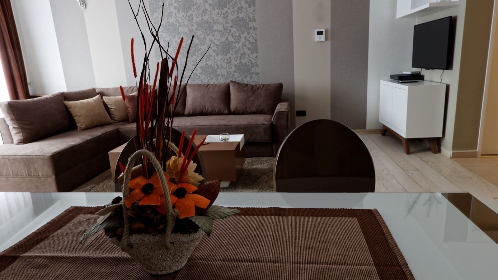 rooms-apartment-two-bedrooms-with-terrace