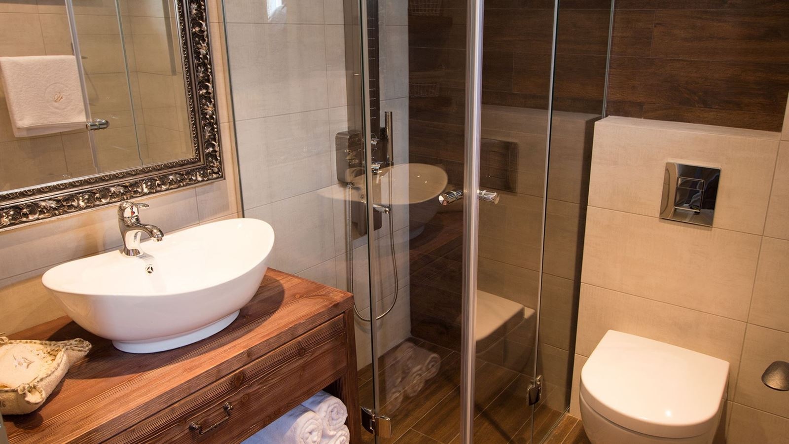 rooms-villa-three-bedrooms