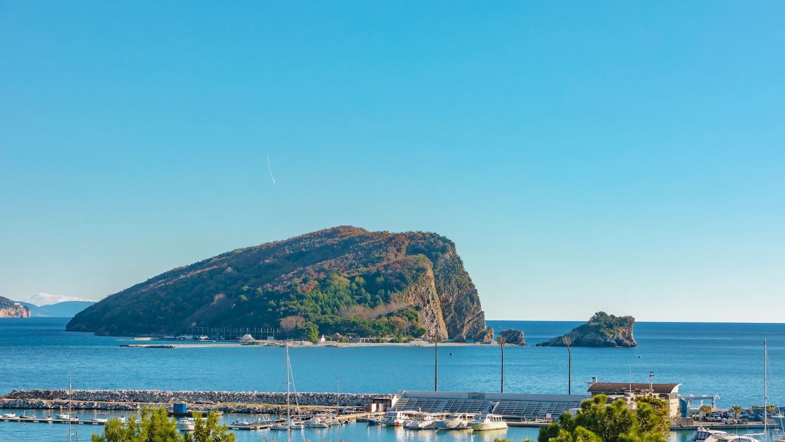 rooms-apartment-sea-view-with-balcony
