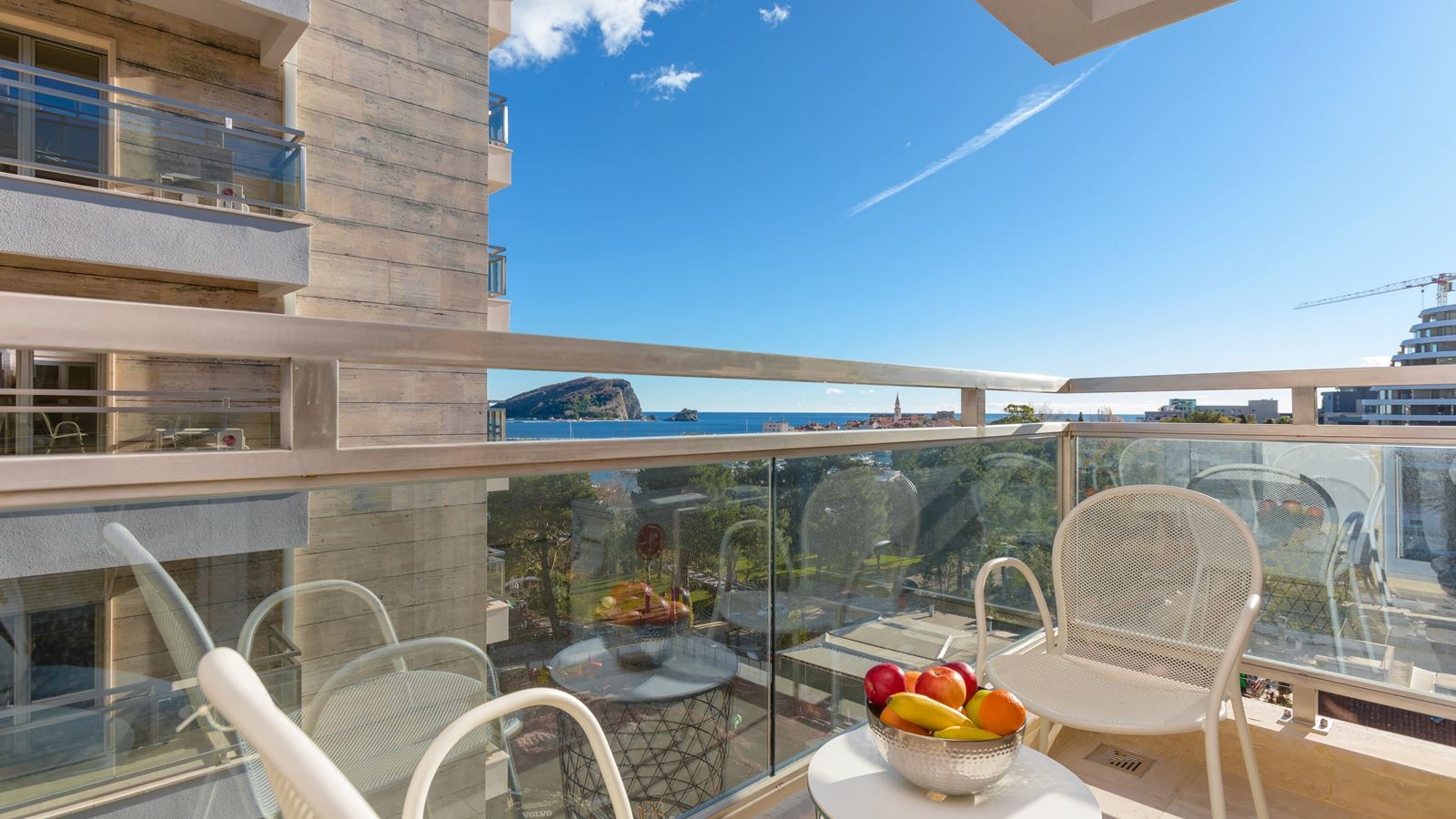 rooms-apartment-sea-view-with-balcony