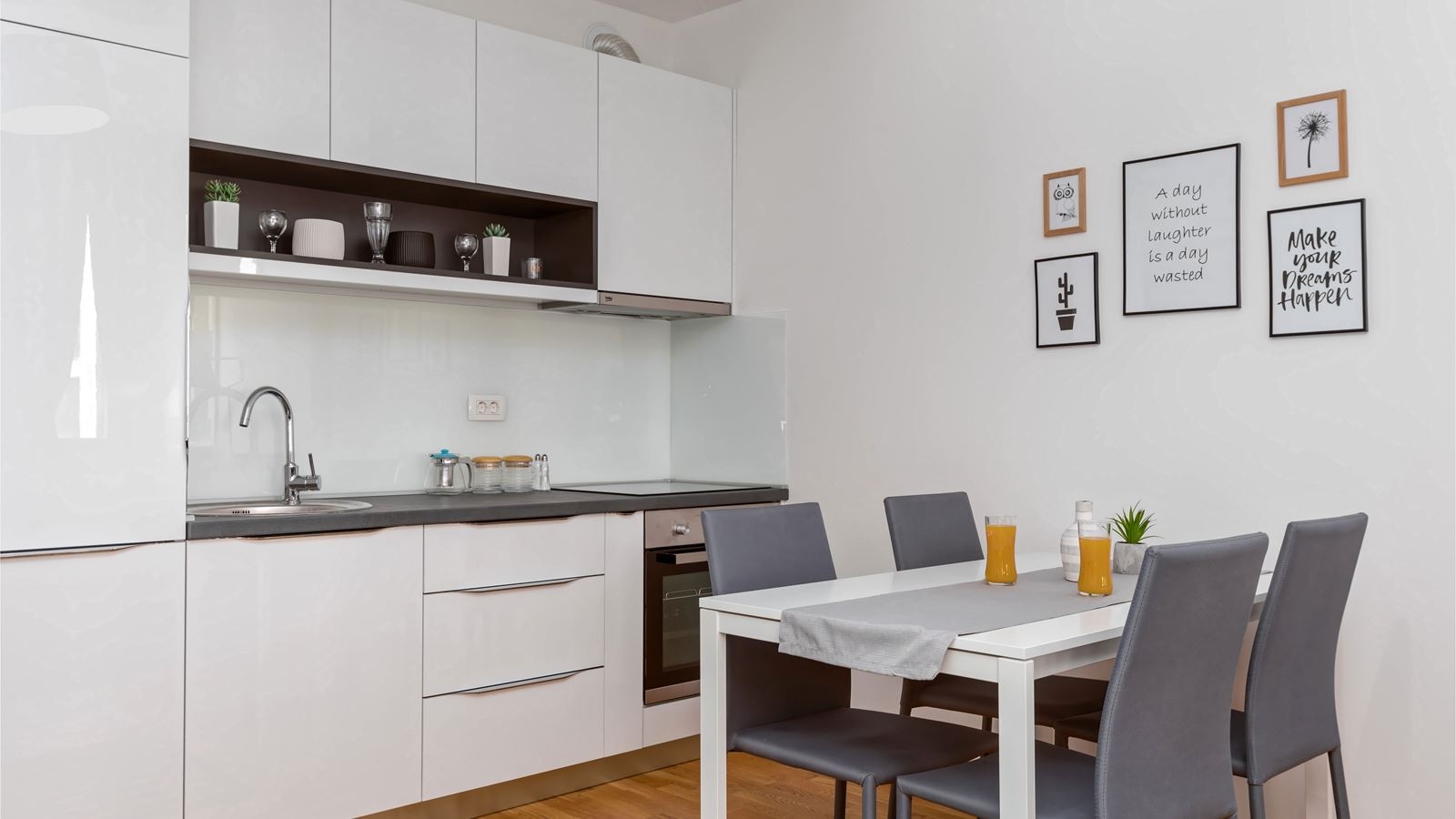 rooms-apartment-comfort-sea-view