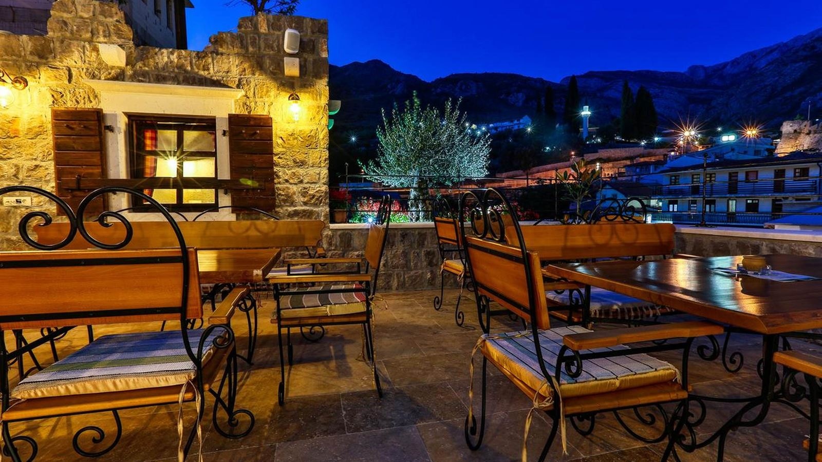 restaurants-restaurants