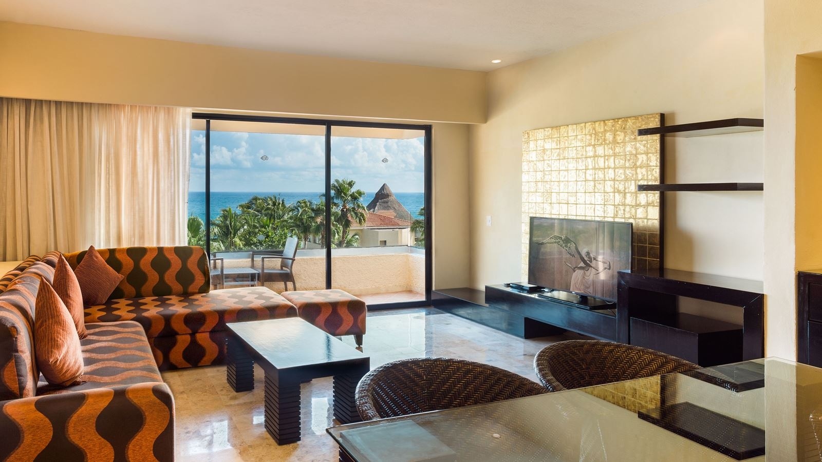 rooms-preffered-club-master-suite-ocean-view