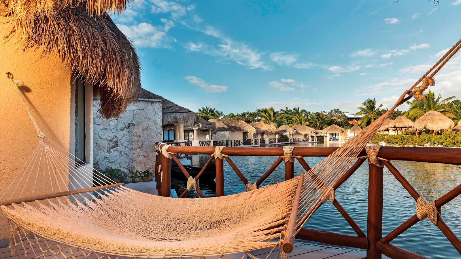 rooms-romance-bungalow-by-the-lake