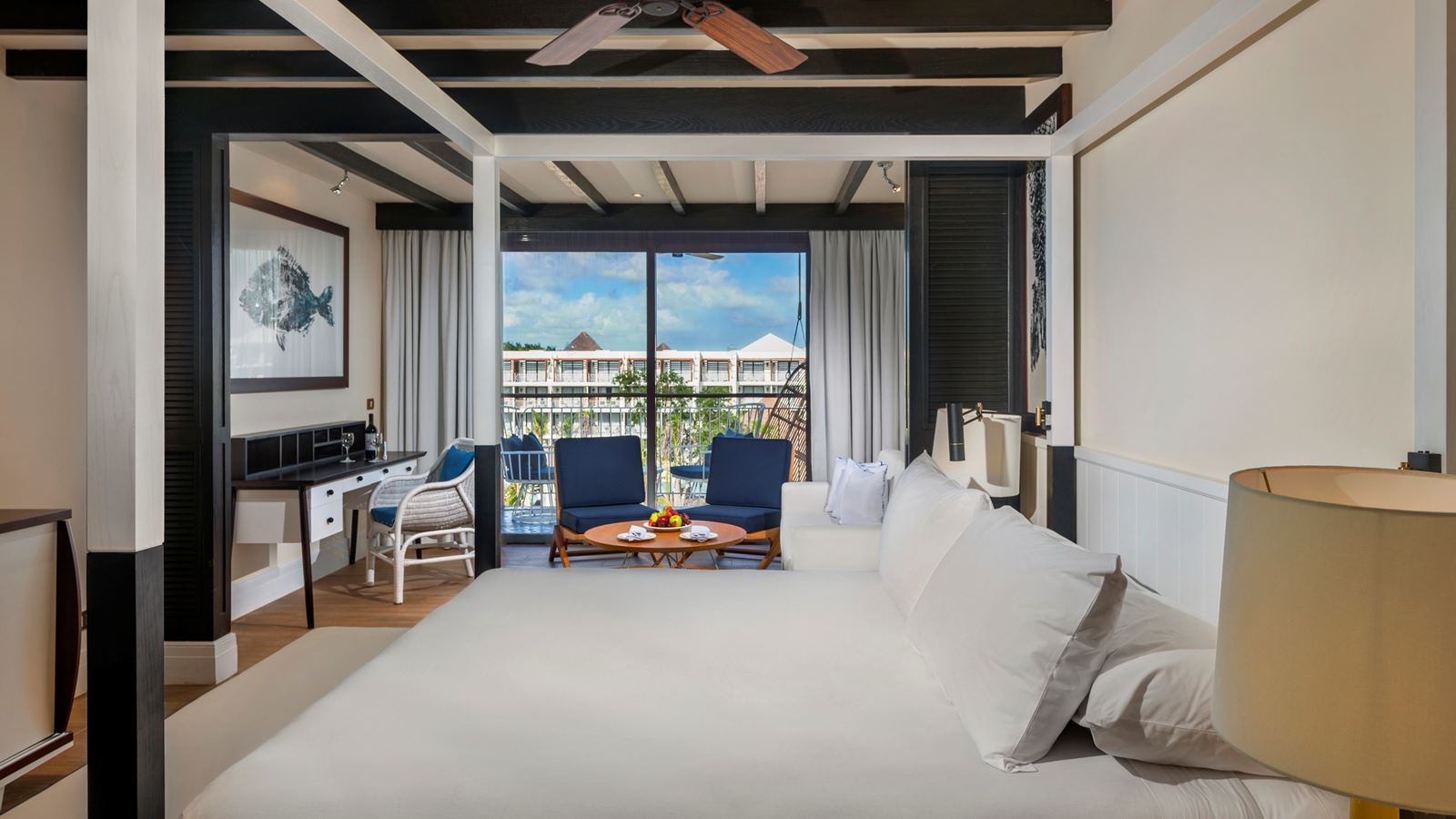 rooms-junior-suite-el-beso-pool-view