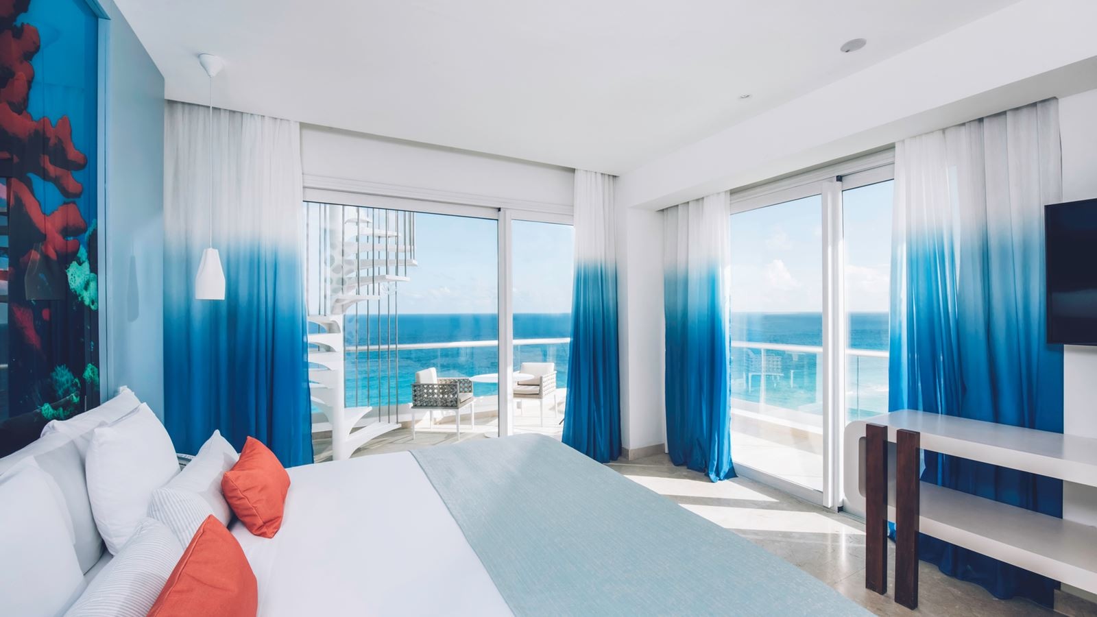 rooms-junior-suite-ocean-front-corner