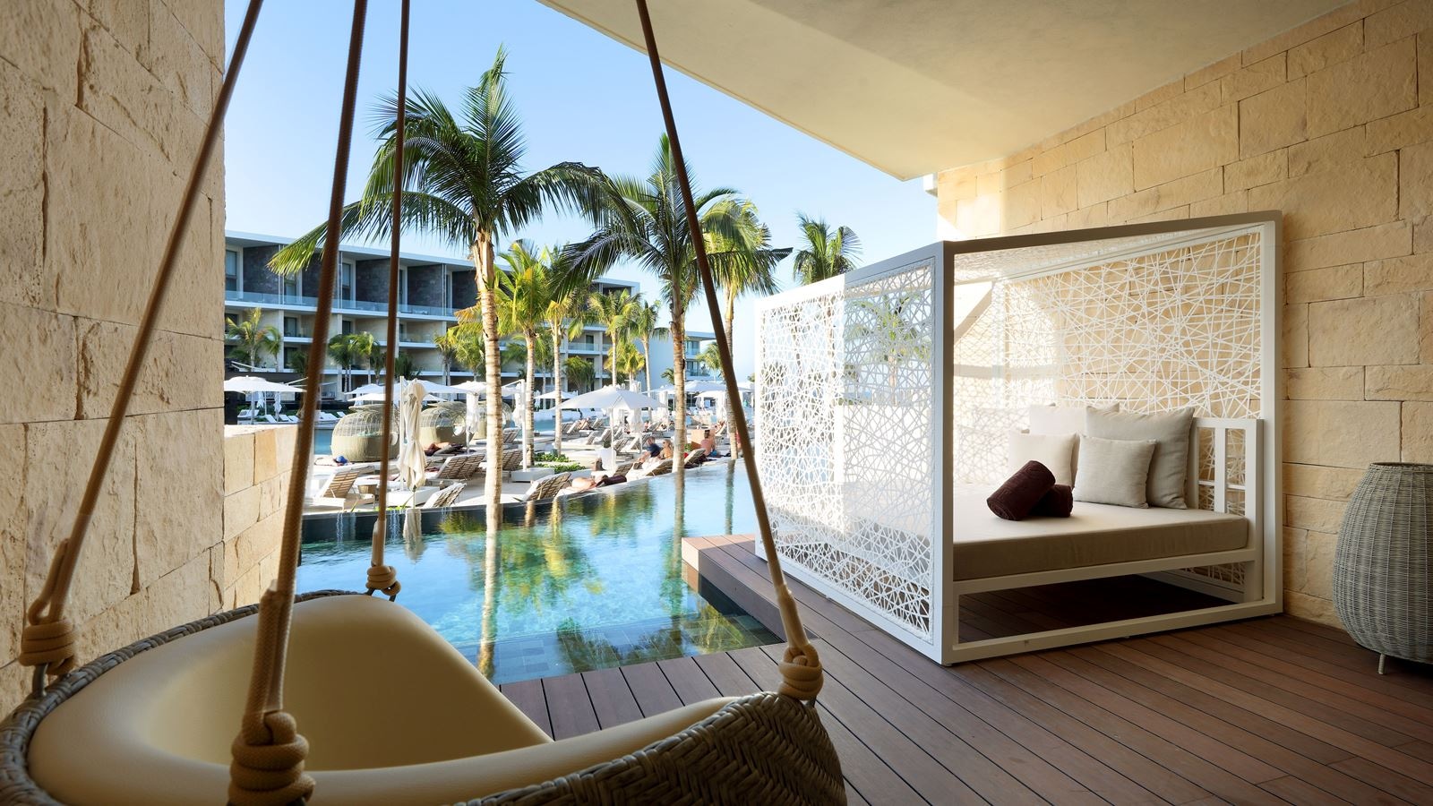 rooms-junior-suite-swim-up