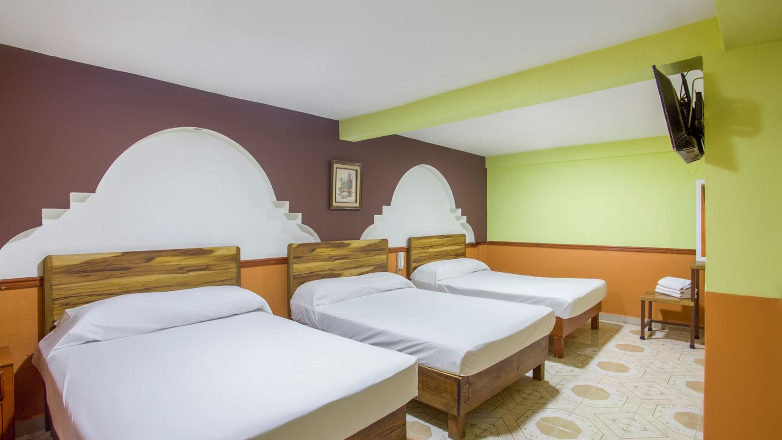 rooms-triple-three-beds